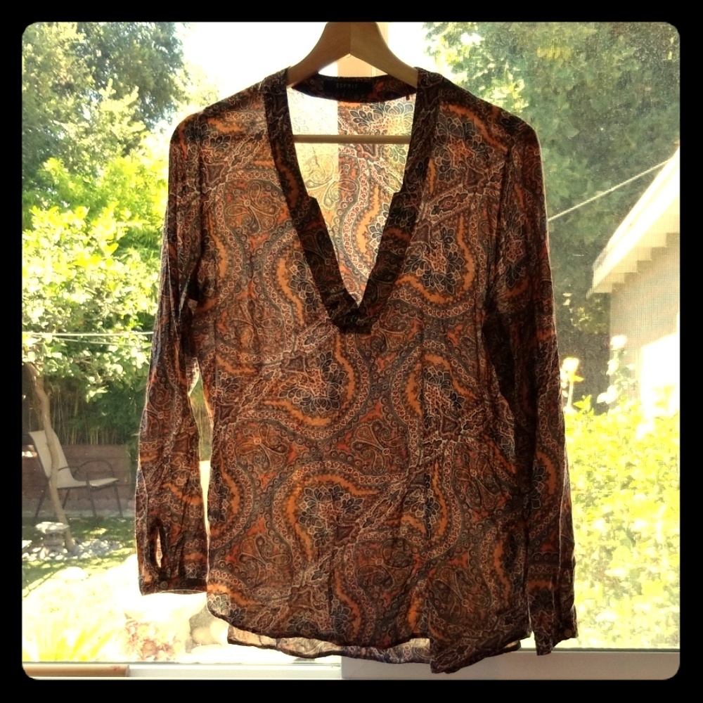 Multicolored, light weight long sleeved top